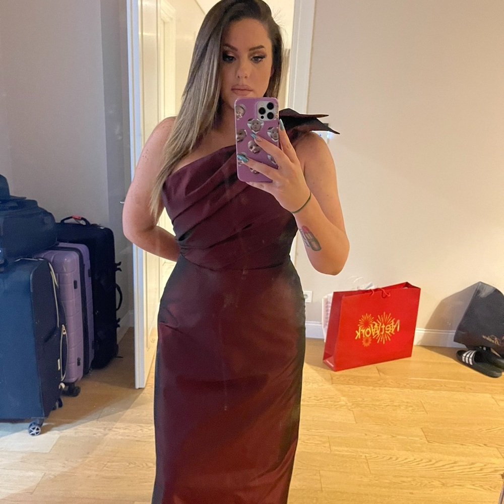 Elegant Burgundy One-Shoulder Dress